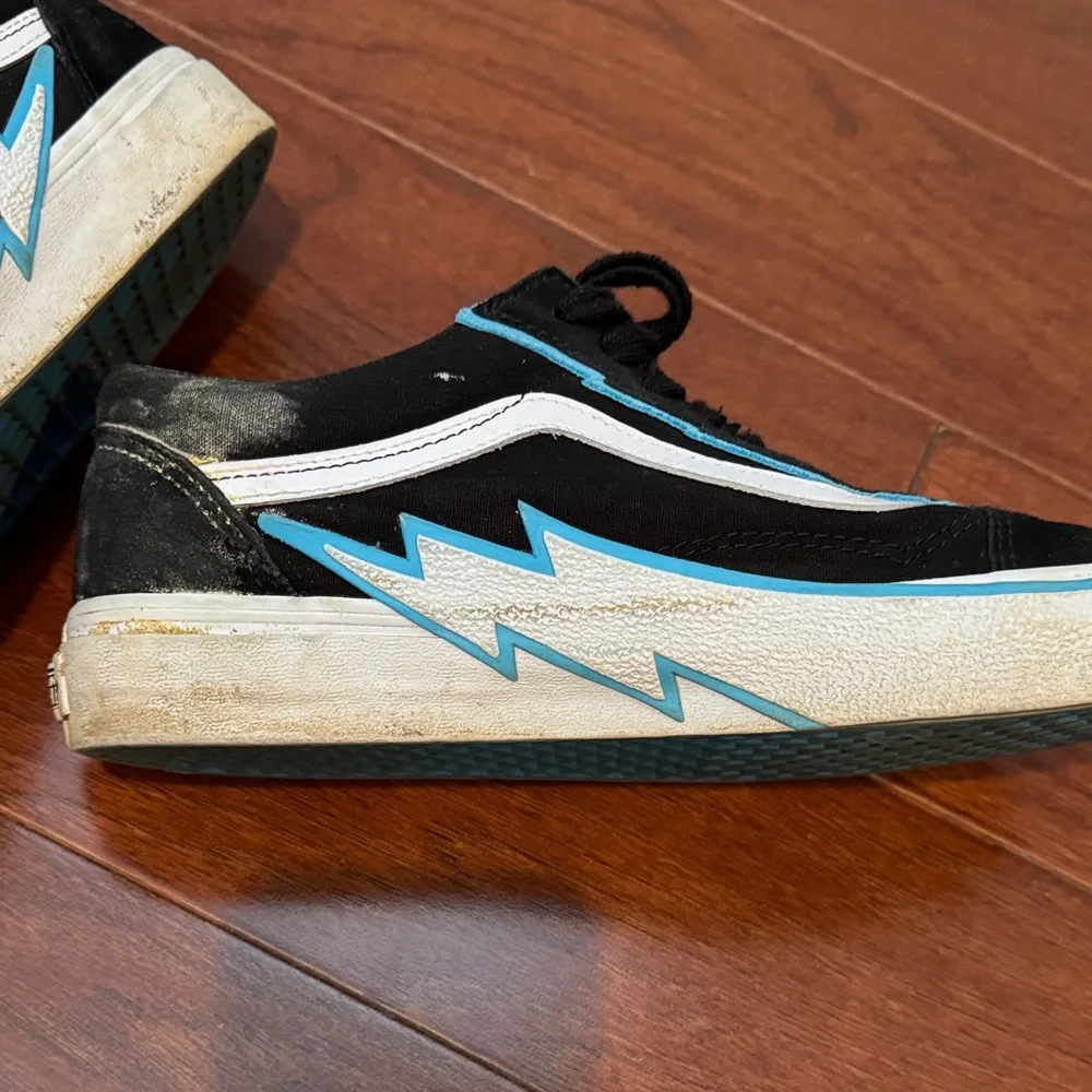 VANS black white and light blue sneaker lightning bolt men’s 11 1/2 women’s 13